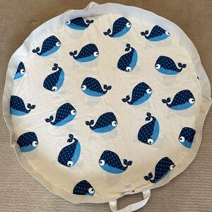 3 SPROUTS Play mat and storage tote - Whale design